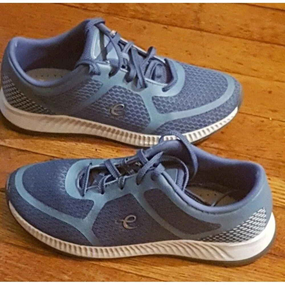 Easy Spirit Women's  Anti-Gravity Faisal 2 Walking Sneaker sz 7N